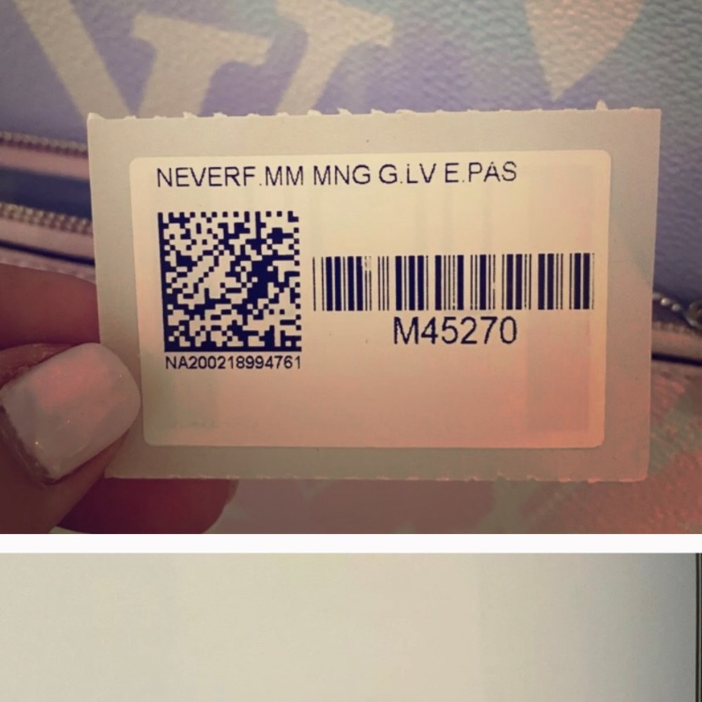 Scammer!!!! Stolen pictures! Louis Vuitton!